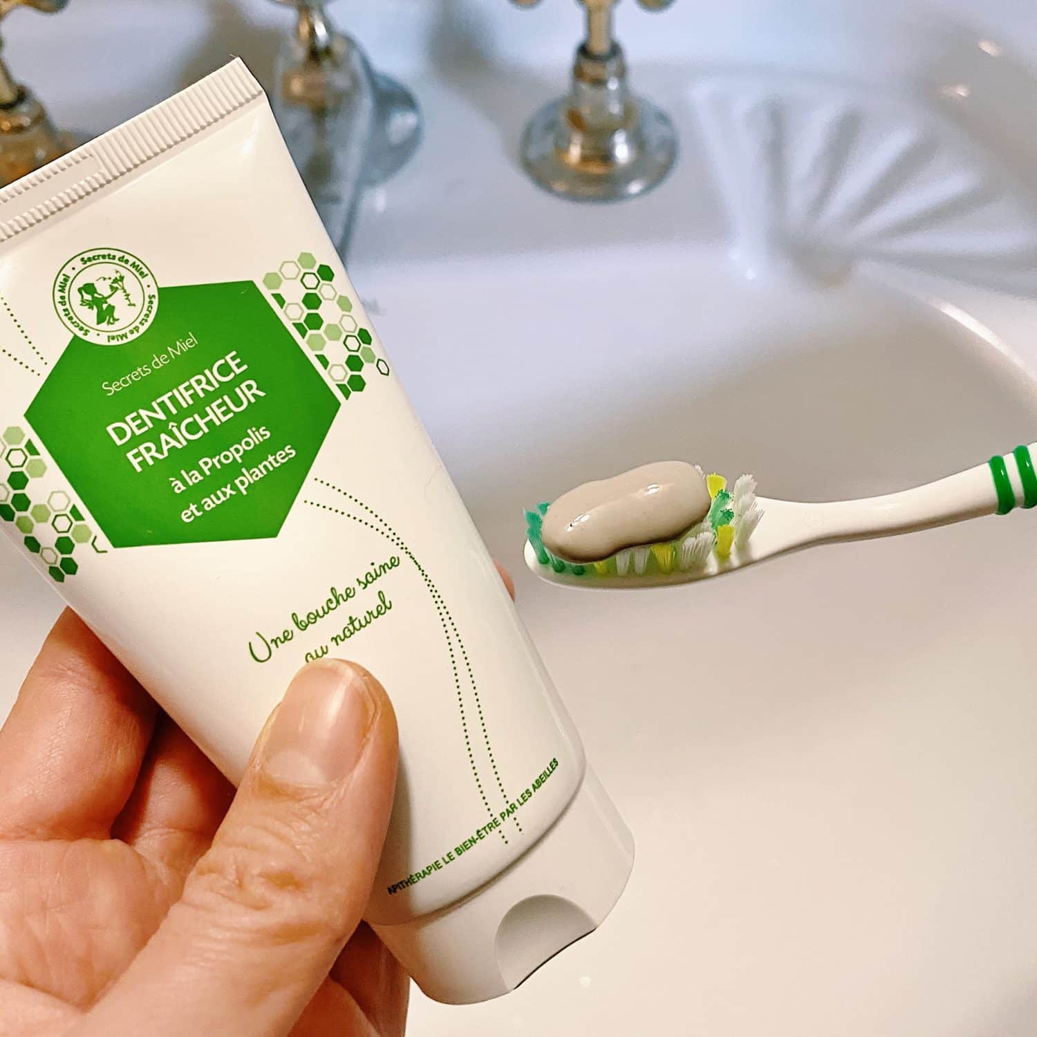 Dentifrice naturel à la propolis et à la cardamone