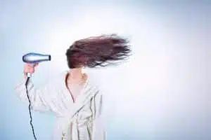 Shampooing - naturel - bon pour les cheveux - produtis naturels - huiles essentielles - citron - oeufs - vinaigre - Secrets de Miel