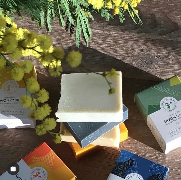 3 savons au choix - Vendeur à domicile indépendant - vente directe en cosmétiques - cosmétiques naturelles - apithérapie - produits de la ruche - made in France - Secrets de miel - anti-âge - anti-tâches - anti-rides - save the bees - sauver les abeilles