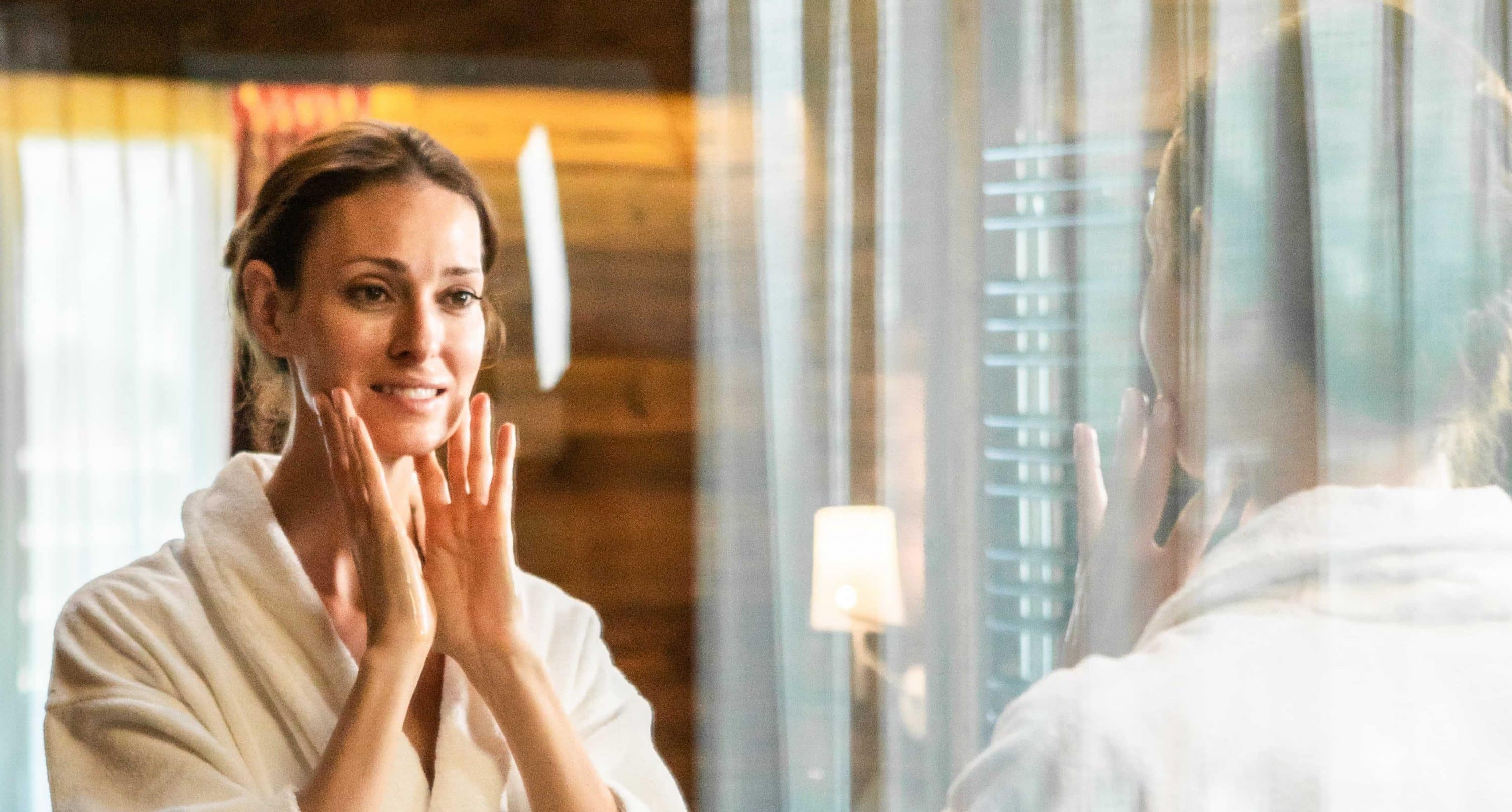 Taches pigmentaires : comment les atténuer ? 6 soins visage - routine beauté - Secrets de Miel