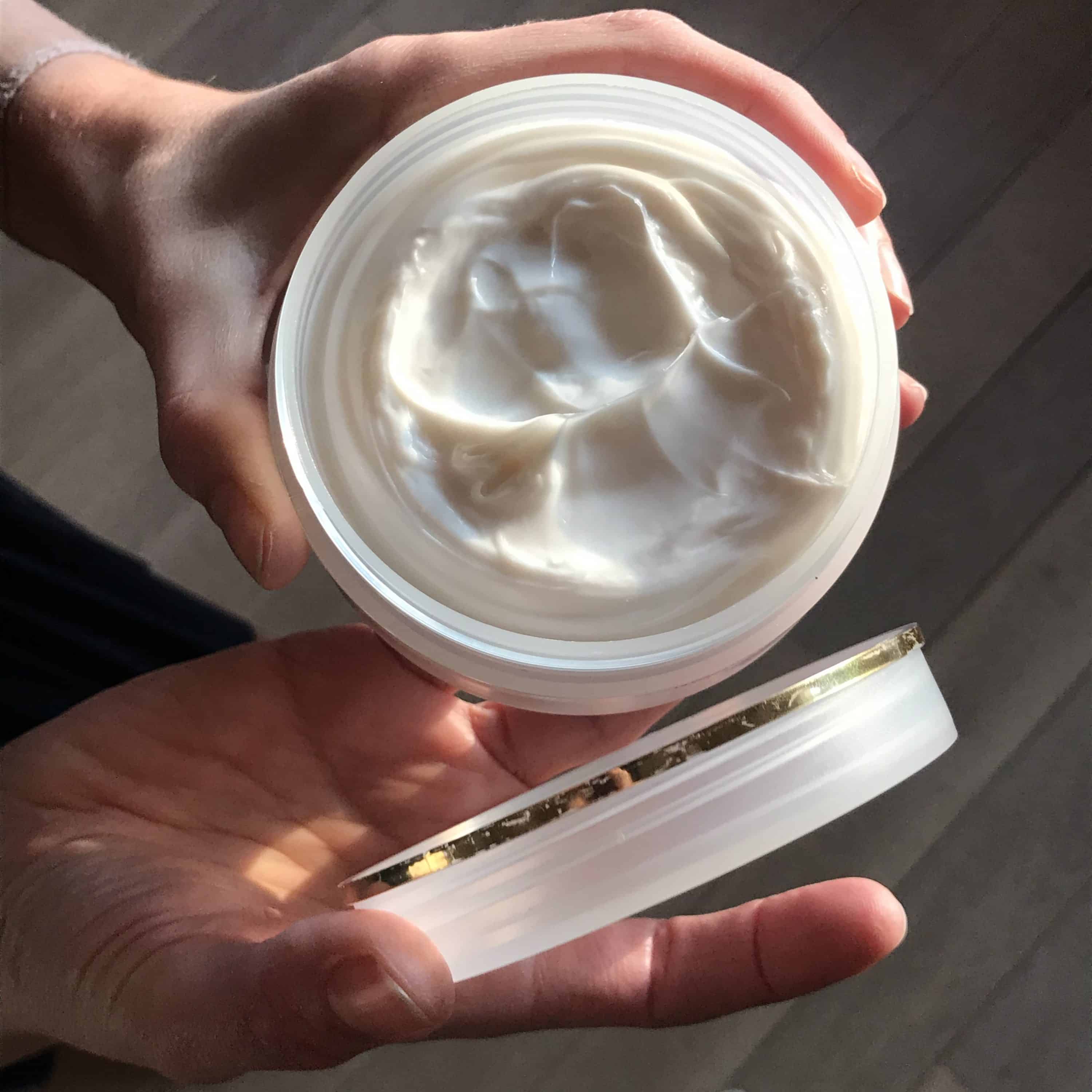 Crème hydratante pour le corps - Secrets de Miel - apithérapie - vdi - produits naturels - hydratation - peau souple - peau hydratée