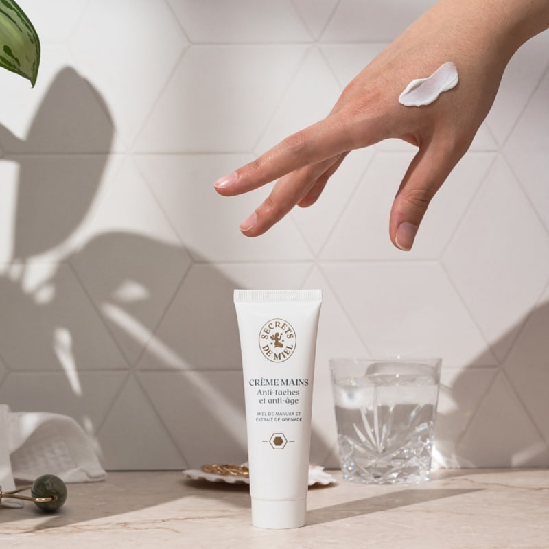 Crème anti-tâches et anti-âge - Crème - Mains - Miel de Manuka - contre les tâches - belle peau - peau plus jeune - Produit naturel - Secrets de Miel