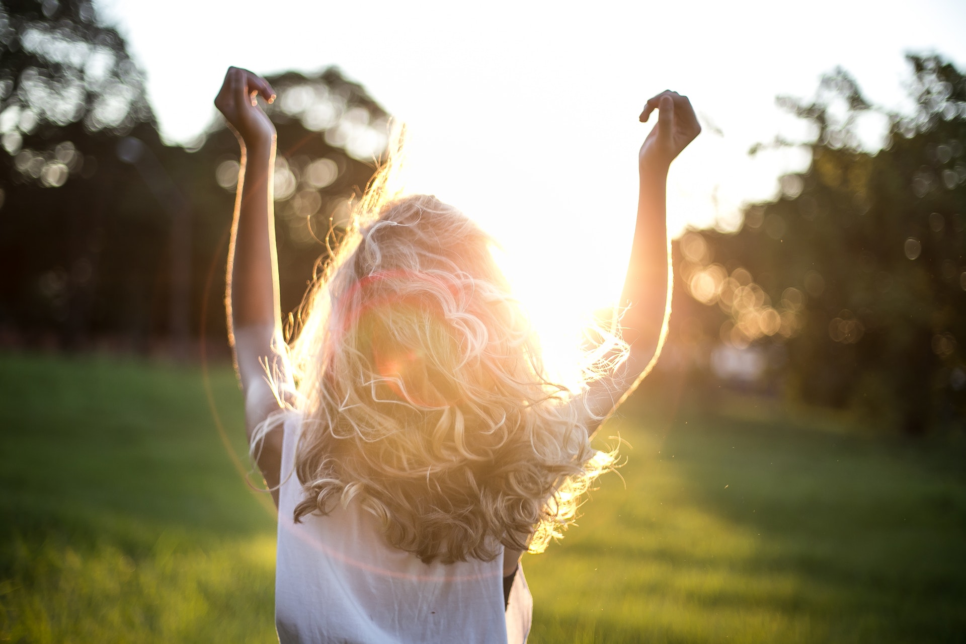 blonde hair blurred background dress 852793