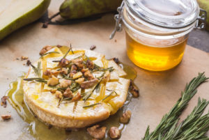 Camembert au four avec du miel fondant et gourmand 2 Design sans titre 26 e1771489133236